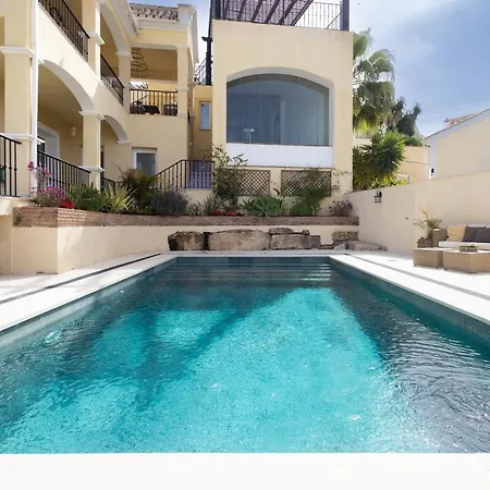 Exceptional Views From 5 Bed + Pool Rdr300 *