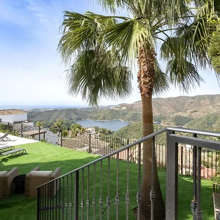 Exceptional Views From 5 Bed + Pool Rdr300