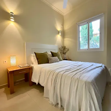Exceptional Views From 5 Bed + Pool Rdr300 *