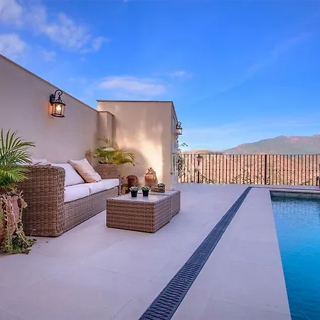 Villa Exceptional Views From 5 Bed + Pool Rdr300