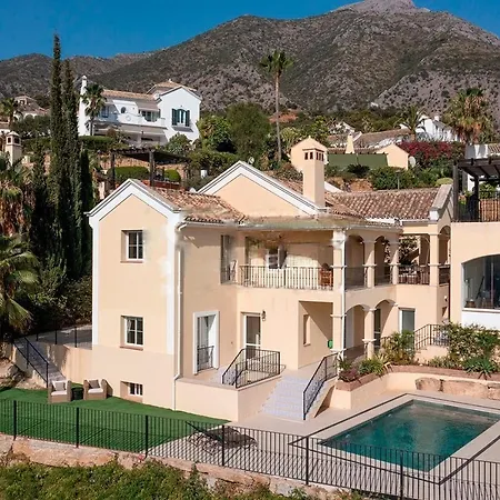 Exceptional Views From 5 Bed + Pool Rdr300 *